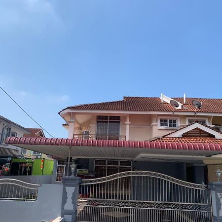 Awani Homestay Seberang Jaya Permatang Janggus ภายนอก รูปภาพ