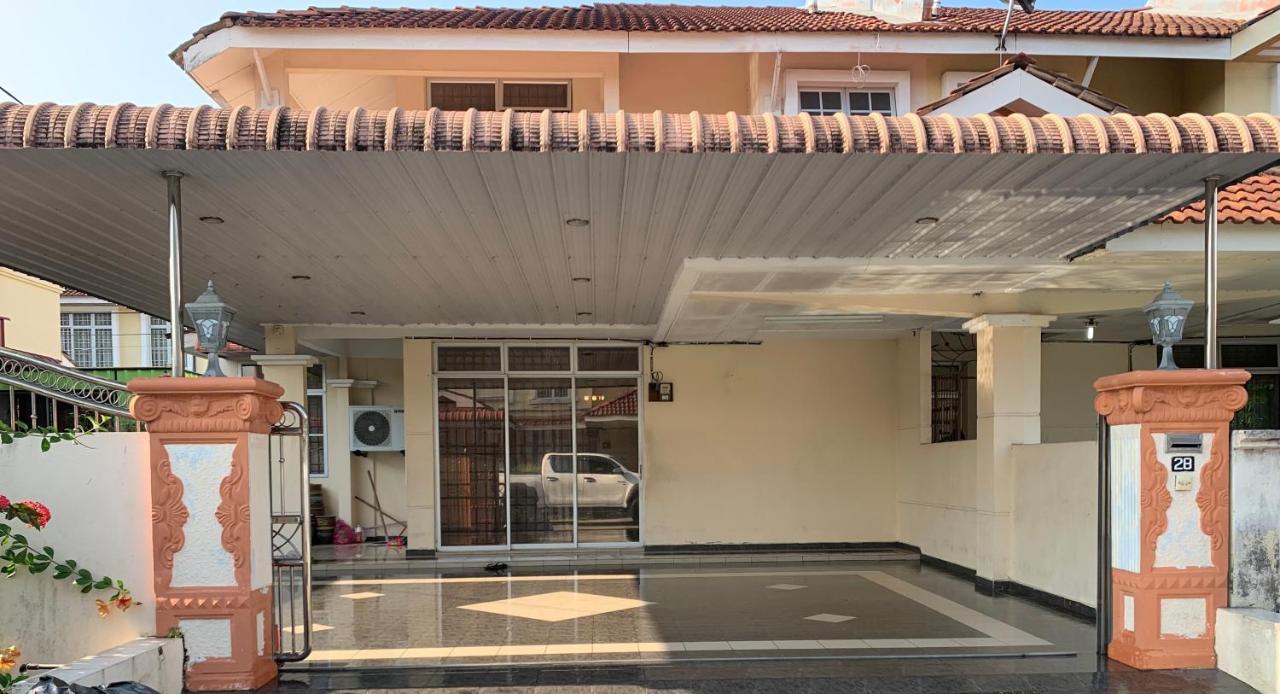 Awani Homestay Seberang Jaya Permatang Janggus ภายนอก รูปภาพ